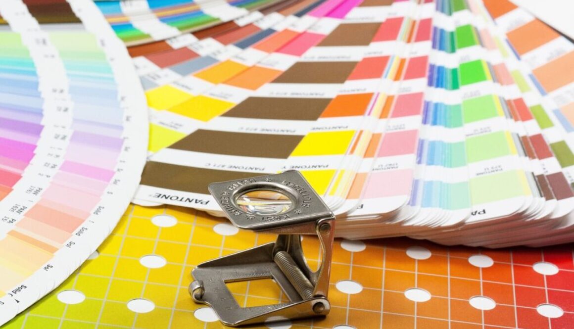 magnifying glass, color fan, pantone